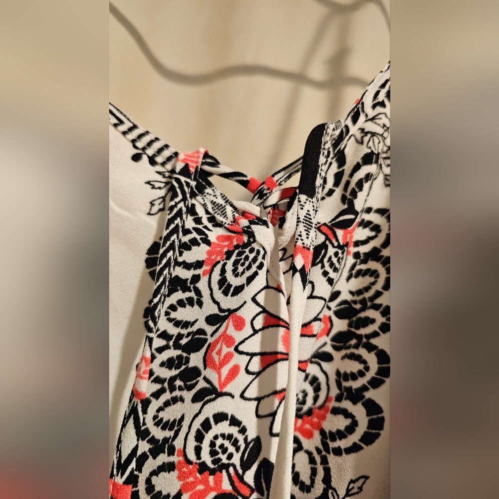 Geometric Patterned Scarf - Picture 3 of 6